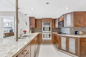 Ocean Comfort With Balcony and Pool