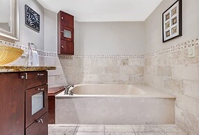 Ocean Comfort With Balcony and Pool