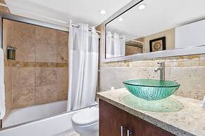 Ocean Comfort With Balcony and Pool