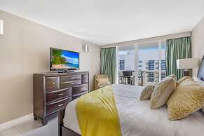 Ocean Comfort With Balcony and Pool