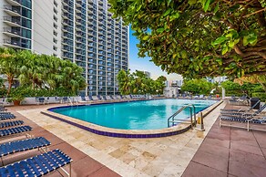 Ocean Comfort With Balcony and Pool