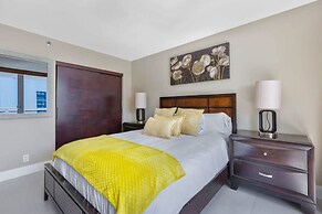 Ocean Comfort With Balcony and Pool