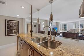 Ocean Comfort With Balcony and Pool