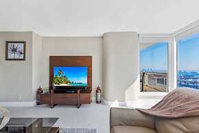 Ocean Comfort With Balcony and Pool