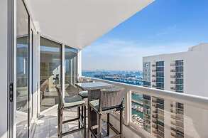 Ocean Comfort With Balcony and Pool