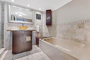 Ocean Comfort With Balcony and Pool