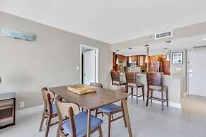 Ocean Comfort With Balcony and Pool