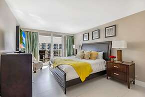 Ocean Comfort With Balcony and Pool