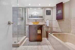 Ocean Comfort With Balcony and Pool