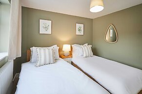 Host Stay Ginger Bread Cottage