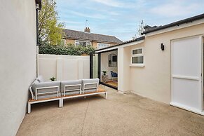 Host Stay Ginger Bread Cottage