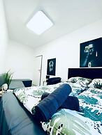 7BR Apt for 15P Near Schönbrunn