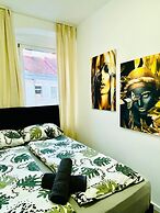7BR Apt for 15P Near Schönbrunn
