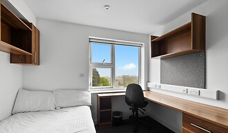 8 Bed Apartment @ Derriford Stays by Pureserviced