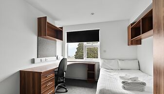 8 Bed Apartment @ Derriford Stays by Pureserviced