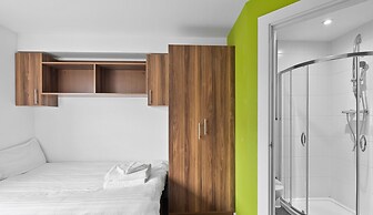 8 Bed Apartment @ Derriford Stays by Pureserviced