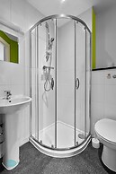 8 Bed Apartment @ Derriford Stays by Pureserviced