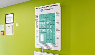 8 Bed Apartment @ Derriford Stays by Pureserviced