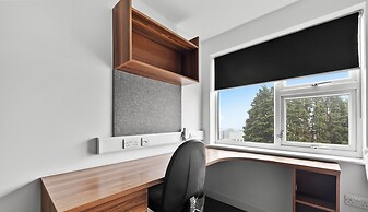 8 Bed Apartment @ Derriford Stays by Pureserviced