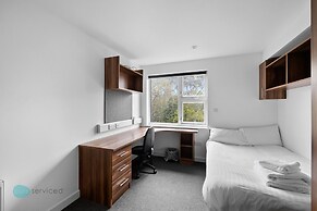 8 Bed Apartment @ Derriford Stays by Pureserviced