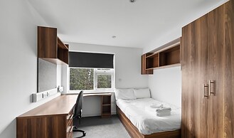 8 Bed Apartment @ Derriford Stays by Pureserviced