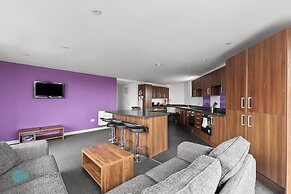8 Bed Apartment @ Derriford Stays by Pureserviced