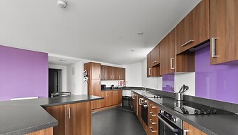 8 Bed Apartment @ Derriford Stays by Pureserviced