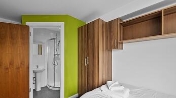 8 Bed Apartment @ Derriford Stays by Pureserviced