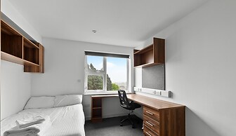 8 Bed Apartment @ Derriford Stays by Pureserviced