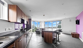 8 Bed Apartment @ Derriford Stays by Pureserviced