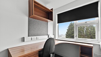 5 Bed Apartment @ Derriford Stays by Pureserviced