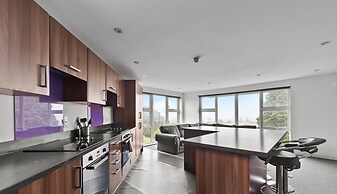 5 Bed Apartment @ Derriford Stays by Pureserviced