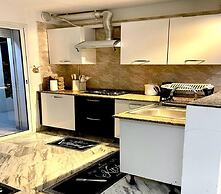 Cozy 1BR Retreat, Steps to Sand