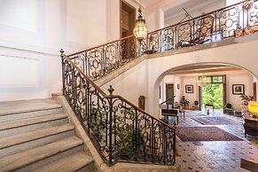 Le Château D'Estrac