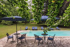 Le Château D'Estrac