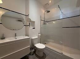 Le Château D'Estrac