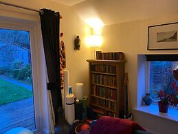 Cosy and Stylish Cottage in Thornhill