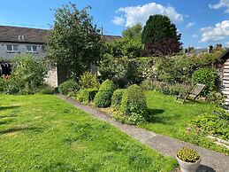 Cosy and Stylish Cottage in Thornhill