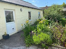 Cosy and Stylish Cottage in Thornhill