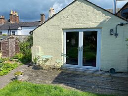 Cosy and Stylish Cottage in Thornhill