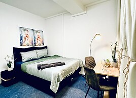 Spacious 7BR Apartment Prime Location