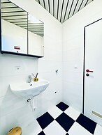 Spacious 7BR Apartment Prime Location