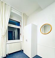 Spacious 7BR Apartment Prime Location