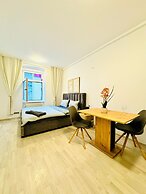 Spacious 7BR Apartment Prime Location