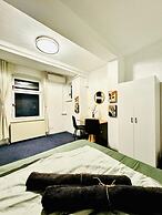 Spacious 7BR Apartment Prime Location