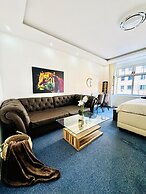 Spacious 7BR Apartment Prime Location