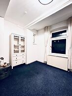 Spacious 7BR Apartment Prime Location