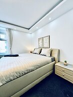 Spacious 7BR Apartment Prime Location