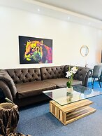 Spacious 7BR Apartment Prime Location