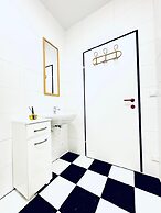 Spacious 7BR Apartment Prime Location